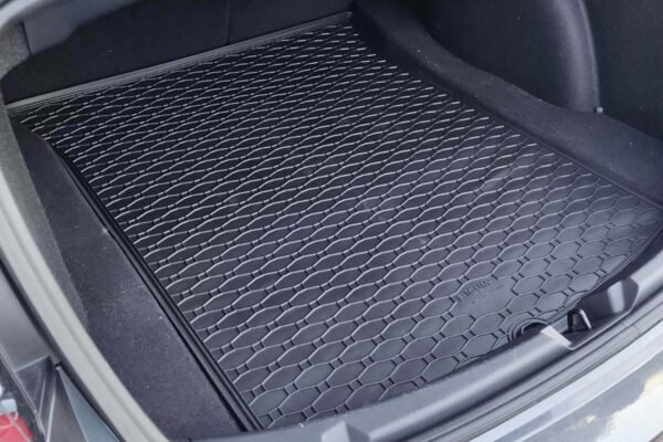 Гумена стелка за багажник Rigum за TESLA Model 3 (07.2017+)