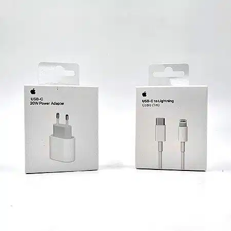 Комплектът за iPhone, включващ зарядно устройство с мощност от 20W и кабел USB-C към Lightning, е идеалното решение за бързо и ефективно зареждане на вашето устройство. Съвместим с най-новите модели на Apple iPhone. Този комплект ще ви осигури бързо и надеждно зареждане, когато имате нужда от това. Зарядното устройство е компактно и лесно за пренасяне, като кабелът USB-C към Lightning позволява бърз трансфер на данни и зареждане с максимална скорост. Направете своя живот по-лесен и удобен с този комплект за iPhone.