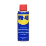 Мултифункционалният спрей WD-40 предпазва метала от ръжда и корозия, освобождава ръждясали механизми,отблъсква влагата, почиства, предпазва и смазва почти всичко. Дори премахва грес, мръсотия и други замърсявания от повечето повърхности. 360° дюзапозволяваща употреба в нормално и обърнато положение и за най- труднодостъпните места.