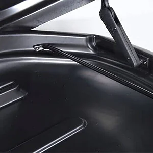 Автобокс Menabo Mania 460 Black Duo.Отваряне: двустранно - отляво или отдясно, с две ключалки.L-hook fixing - бърз монтаж с четири фиксатори за напречни греди с максимални размери Ш/В: 80x35мм.Външни размери Д/В/Ш: 1950x360x790мм Вътрешни размери Д/В/Ш: 1900x338x710мм