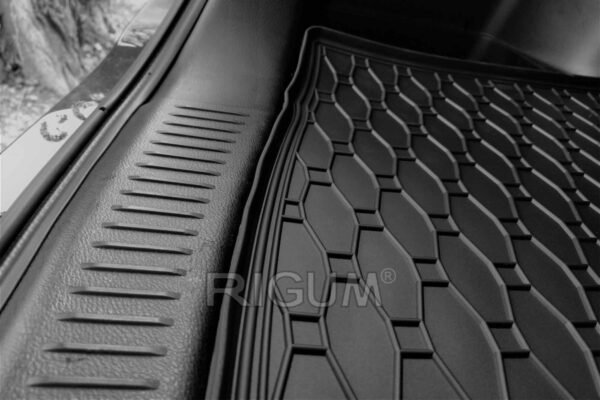 Гумена стелка за багажник Rigum за Suzuki SX4 S-Cross (01.2013+)