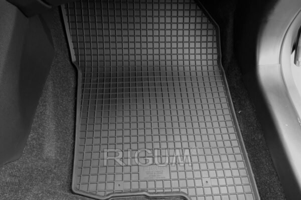 Гумени стелки Rigum за Suzuki SX4 S-Cross (11.2021+)