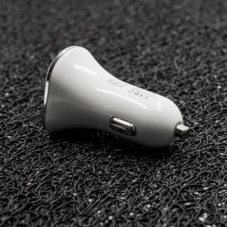 Зарядно за кола 12V LQ 2.1A, 2 USB порта, Бяло
